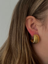 Load image into Gallery viewer, Claudia Ribbed Gold Hoops
