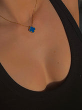 Load image into Gallery viewer, Cinzia Blue Clover Necklace

